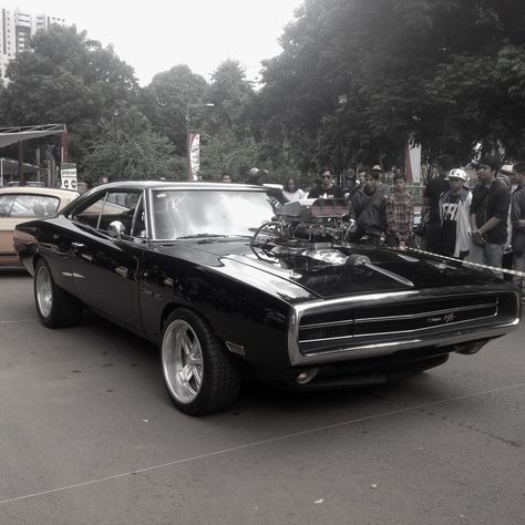 Dodge Charger its The Toreto Car #dodgecharger #blacknwhite #photography Don Toretto Car, Dodge Charger Rt 1970 Wallpaper, Dom Toretto Car, Toretto Car, Dodge Charger Aesthetic, Doms Charger, Car Aesthetic Wallpaper, Aesthetic Wallpaper 4k, Snap Car