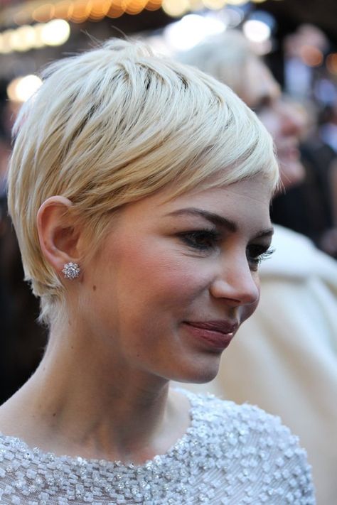 Michelle Williams view 1 Pixie Hairstyles, Michelle Williams Hair, Michelle Williams, Short Pixie Cut, 짧은 머리, Short Blonde, Short Blonde Hair, Short Hair Styles Pixie, Hair Envy