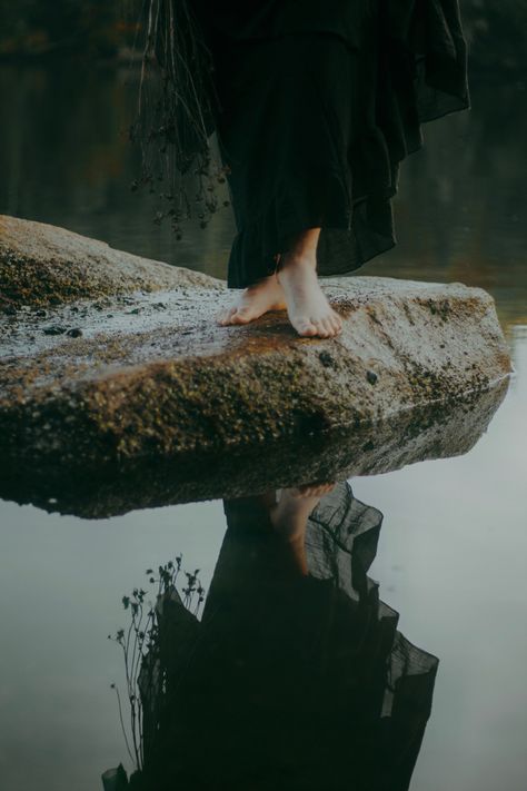 Ancient Mirror Aesthetic, Fantasy Photography Forest, Lake Witch Aesthetic, Swamp Witch Photoshoot, Mountain Witch Aesthetic, Mystic Woman Aesthetic, Moody Editorial Photography, Threshold Aesthetic, Bramble Aesthetic