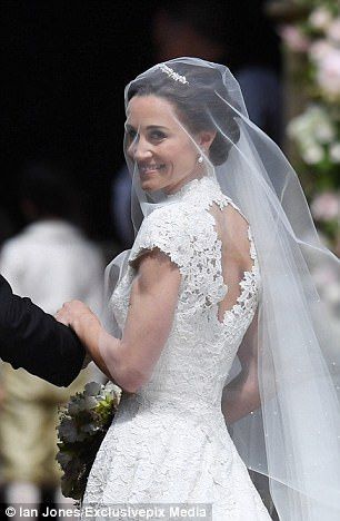 Pippa Middleton on her wedding day... Giles Deacon, Pippa Middleton Wedding Dress, Pippa Middleton Bridesmaid, Pippa Middleton Bridesmaid Dress, Pippas Wedding, Pippa Middleton Wedding, Pippa Middleton Style, Famous Wedding Dresses, Kate Middleton Style Outfits