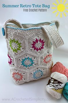 Free Crochet Tote Bag Pattern - Summer Retro Tote Bag by A Crocheted Simplicity #freecrochetpattern #crochettotebagpattern #freecrochetbagpattern #crochetbag #crochetprojectbag #summerbag #summerretro #handmade Patchwork Crochet Bag Pattern, Crochet Beach Granny Square, Boho Bag Crochet Pattern Free, Crochet Crossbody Purse Pattern Free, Crochet Crossbody Bag Pattern Free, Granny Square Bag Pattern Free, Sac Granny Square, Crochet Tote Pattern, Crochet Boho Bag