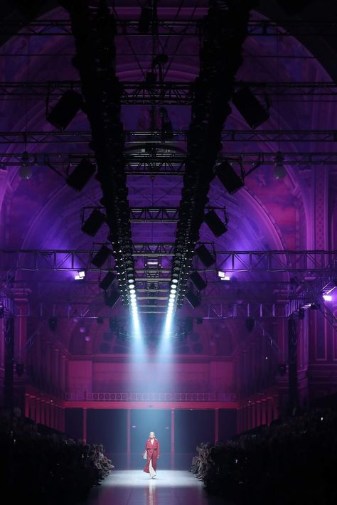 Melbourne Fashion Festival 2018 Runway Lighting, Fashion Runway Stage, Fashion Show Runway Stage, Fashion Runaway, Earl Monroe, Runway Stage, Futuristic Lighting, Runway Aesthetic, Dance Nation