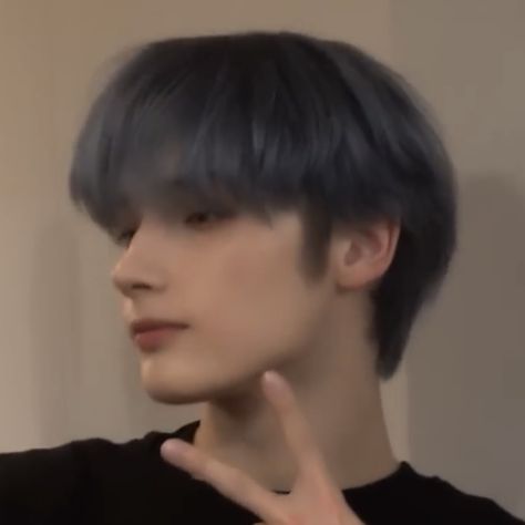 Huening Kai No Makeup, Racer Hueningkai, Huening Kai Pfp Cute, Huening Kai Mullet, Huening Kai Matching Icons, Heuning Kai Blonde, Emo Hueningkai, Kai Txt Funny, Huening Kai Coquette