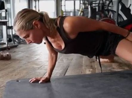 Elsa Pataky is giving her husband a run for his money in the fitness stakes. While Chris Hemsworth is known for being a machine in the gym, his 44-year-old model wife has just shown she is too. A video posted to her Instagram shows Elsa performing a variety of physical exercises – including a one-armed push up and a jaw-dropping rope climb. Elsa Pataky Workout, Elsa Pataky Hair, Chris Hemsworth Wife, Rope Climb, Elsa Pataky, Strength Conditioning, Nutrition Coach, Hollywood Star, In The Gym