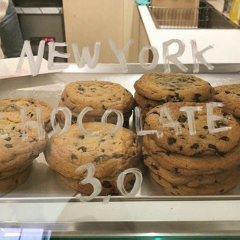 Essen, New York Bakery Aesthetic, New York Cafe Aesthetic, Andrea Core, Romanticising Studying, York Chocolate, New York Cookies, Bakery Aesthetic, Cookies Aesthetic