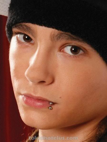 Tom Tom Kaulitz Lip Piercing, Tom Kaulitz Eyes, Lip Peircings, Piercings Bonitos, Baby Toms, Tokyo Hotel, Tokyo Hotels, Bill Kaulitz, Tom Kaulitz