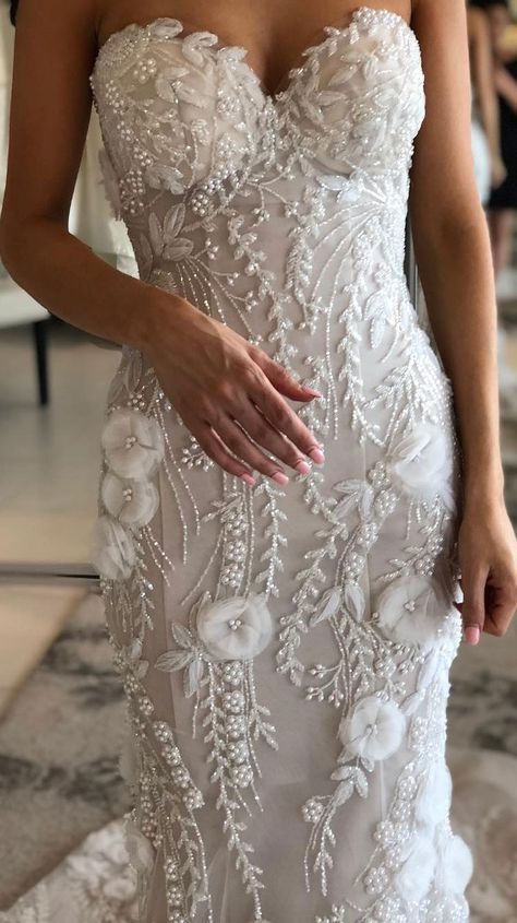 Stunning wedding dress with amazing details - heavy embellishment wedding dress #weddingdress #weddinggown Country Wedding Dresses, Stunning Wedding Dresses, Stile Casual Chic, Gorgeous Wedding Dress, Black Wedding Dresses, Dresses Lace, Wedding Dresses Plus Size, Best Wedding Dresses, Short Wedding Dress