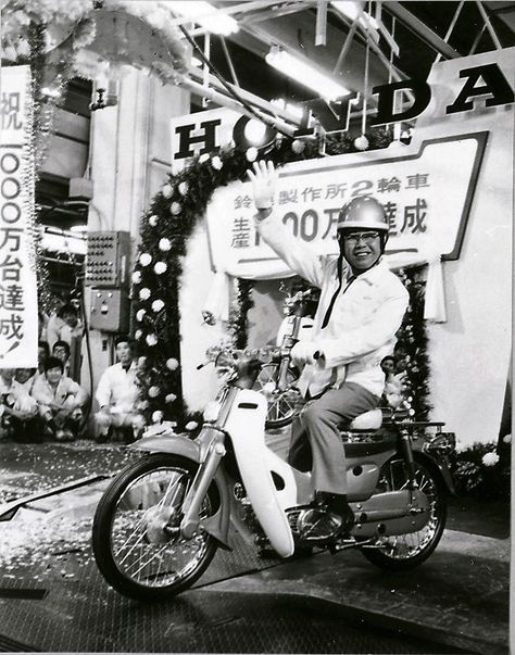 Soichiro Honda - the man that changed it all. - Autonews'n'Pedia Honda C50, Sepeda Retro, Soichiro Honda, Future Of Technology, Honda Super Cub, Tokyo Art, Honda Cub, Class Pictures, Honda Motors