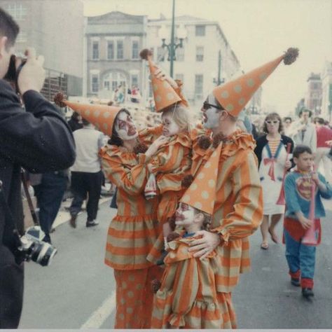 23 Creepy Vintage Mardi Gras Photos That Are Chilling Amigurumi Patterns, Mardi Gras Photos, Mardi Gras Hats, Blue Tux, Mardi Gras Centerpieces, Mardi Gras Crafts, Louisiana History, Mardi Gras Food, Mardi Gras Outfits