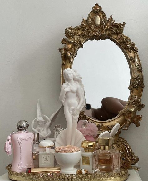 Royal Core Bedroom, Angel Core Aesthetic, Royal Core Aesthetic, Aesthetic Royal, Aesthetic Cottage Core, Aesthetic Mirror Selfie, Aesthetic Angel, Royal Room, Angel Core