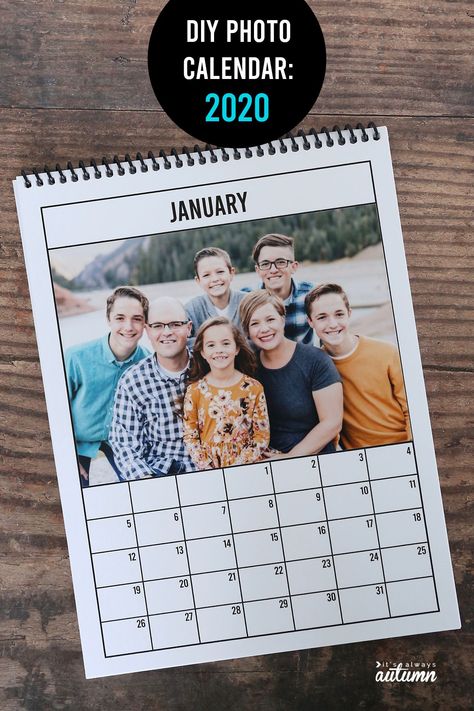 This printable 2020 photo calendar makes a great homemade gift! Diy Calendar Photo, Photo Calendar Diy, Diy Calendar Gift, Diy Photo Calendar, Homemade Calendar, Homemade Pictures, Diy Gifts Cheap, How To Make Photo, Scholastic Book Fair