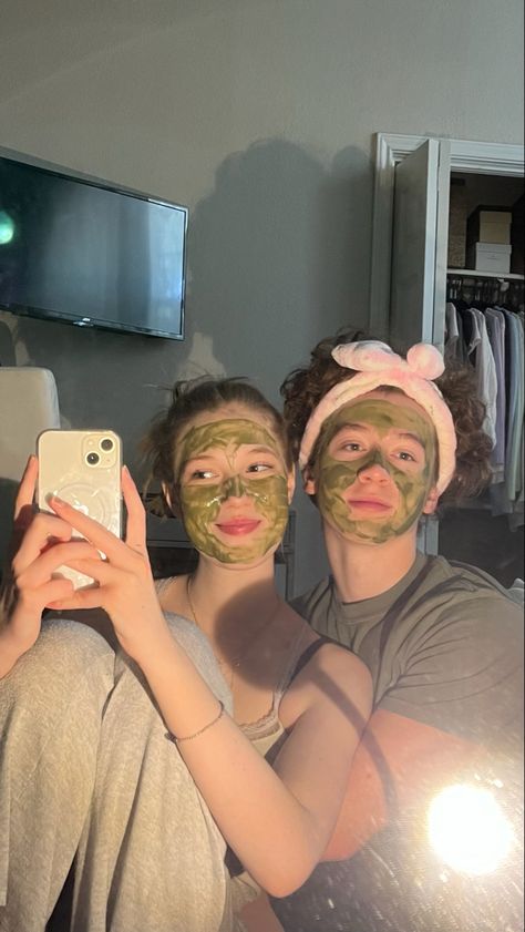 Couples Face Masks Aesthetic, Couples Face Masks Pictures, Couple Face Masks, Face Mask Aesthetic, Mask Aesthetic, Teenage Love, 사진 촬영 포즈, Aesthetic Couple, Couple Selfies