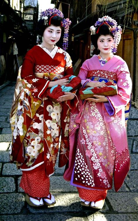 Geisha 2 Tumblr, Geishas, Traditional Geisha, Geisha Japan, Japanese Traditional Clothing, Japanese Traditional Dress, Traditional Japanese Kimono, Memoirs Of A Geisha, Geisha Art