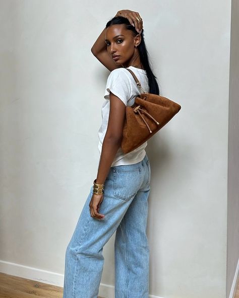 Jasmine Tookes (@jastookes) • Instagram photos and videos Dark Hair, Jasmine Tookes Style, Jasmin Tookes, The Cinch, Gold Skin, Jasmine Tookes, Quick Outfits, Neutral Outfit, New Handbags