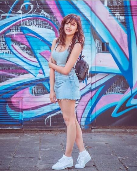 17 Cute College Outfits for Short Height Girls to Look Tall Outfit For Short Girl, Outfits For Short Girls, Short Girls Outfit, Short Girl Outfits, Cute College Outfits, Short Girl Fashion, Shirley Setia, College Girl Fashion, Outfit Trends