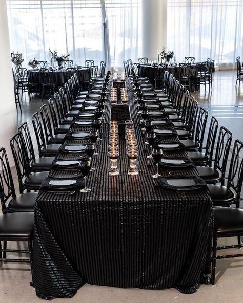 50th Birthday Table Decorations, Black Wedding Table, All Black Party, 30th Birthday Ideas For Women, Black Party Decorations, Dinner Party Table Settings, Black Wedding Decorations, Dinner Party Decorations, Black Dinner