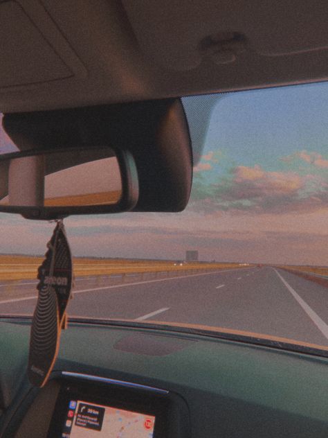 Traveling Car Aesthetic, Roadtrip Car Aesthetic, Roadtrip Spotify Cover, Car Roadtrip Aesthetic, Travel By Car Aesthetic, Travel In Car Aesthetic, Roadtrip Playlist Cover, Travel Car Aesthetic, Vintage Road Trip Aesthetic