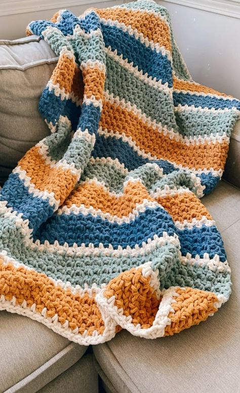 Modern Haken, Chunky Crochet Blanket Pattern, Crochet Throw Pattern, Chunky Crochet Blanket, Crochet Stitches For Blankets, Bernat Blanket Yarn, Crochet For Beginners Blanket, Crochet Blanket Designs, Mode Crochet