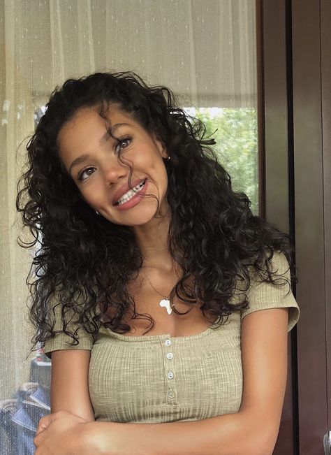 30 AFFORDABLE YESSTYLE CLOTHING PICKS [OCTOBER 2020] Mixed Wavy Curly Hair, Dina Denoire, Shower Hair, روتين العناية بالبشرة, Curly Hair Inspiration, Curly Girl Hairstyles, October 10, Dream Hair, Curly Girl