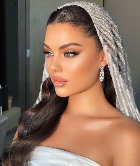 2024 Bridal Hair: Gorgeous Long & Short Wedding Styles Persian Wedding Makeup, Bridal Makeup For Light Skin, Luxury Bridal Makeup, Lebanese Wedding Makeup, Arab Bridal Makeup, Arabic Wedding Makeup, Arab Wedding Makeup, Cathedral Veil Hairstyle, Arabic Bridal Makeup