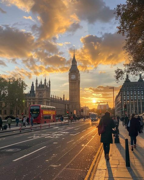 City Of London Aesthetic, Winter In Britain, Uk London Aesthetic, Dream Life London, Trip To London Aesthetic, London Sunset Aesthetic, Working In London Aesthetic, Winter Aesthetic London, London Countryside Aesthetic