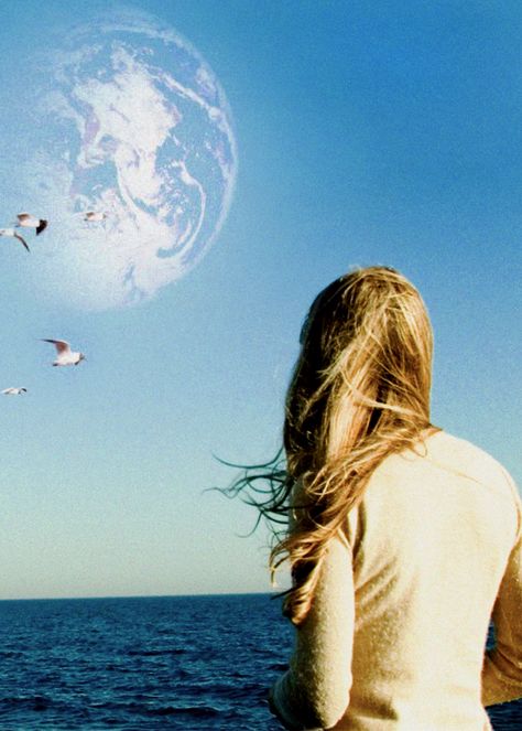 Another Earth (Mike Cahill, 2011) Another Earth Movie, My Beautiful Laundrette, Brit Marling, Another Earth, Sci Fi Films, Fiction Movies, Tv Animation, Fantasy Story, Cult Movies