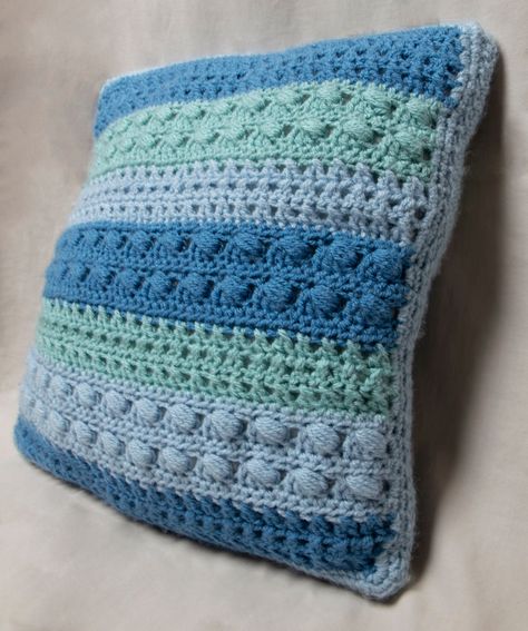 Snowberry Cushion Cover - K.A.M.E. Crochet Knitted Cushions Covers, Diy Crochet Top, Homemade Pillows, Crochet Cushion Pattern, Cushion Cover Pattern, Cushions Covers, Crochet Cushion Cover, Knitted Cushions, Extra Yarn