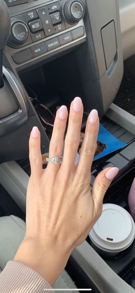 Round Almond Shaped Nails, Almond Nails Short Natural, Short Oval Nails Light Pink, Pale Pink Nails Almond Shape, Natural Light Pink Acrylic Nails, Shape Of Acrylic Nails, Oval Pale Pink Nails, Almond Shaped Nails Light Pink, Almond Shape Short Acrylic Nails