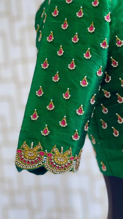 Apr Vastrakala, Simple Wedding Blouse Designs, Blouse Designs Aari Work, Green Blouse Designs, Blue Blouse Designs, Blouses Design, Mirror Work Blouse Design, Simple Saree Designs, Latest Blouse Designs Pattern