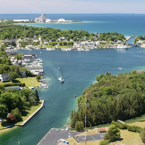 How To Spend The Perfect Weekend In Charming Charlevoix, Michigan - TravelAwaits Michigan Family Vacation, Charlevoix Michigan, Michigan Adventures, Lakeside Resort, Michigan Road Trip, Michigan Summer, Michigan Vacations, Lake Vacation, Michigan Travel