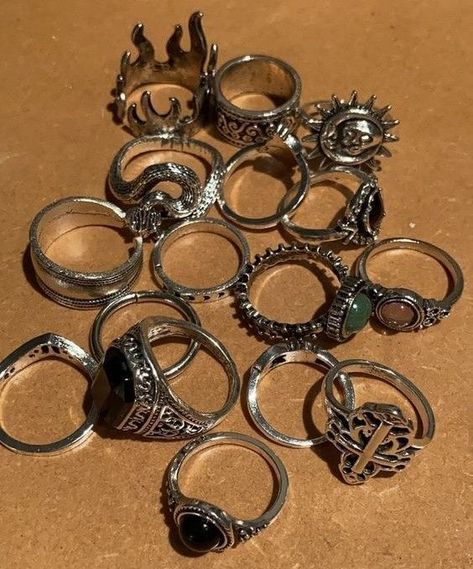 Grunge Jewelry, Edgy Jewelry, Indie Jewelry, Dope Jewelry, Funky Jewelry, Hand Jewelry, Jewelry Inspo, Dream Jewelry, Pretty Jewellery