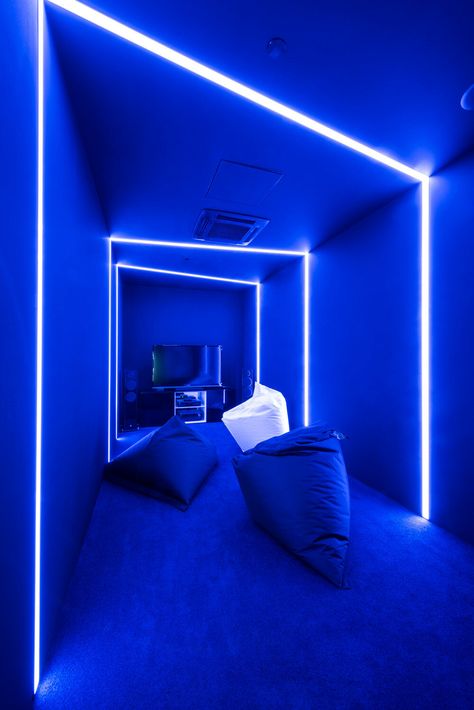 Blue Neon Bedroom, Neon Room Design, Neon Interior Design, Neon Lounge, Neon Room Ideas, Neon House, Neon Store, Neon Studio, Neon Ideas