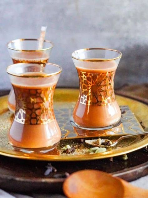 Adeni Chai (Yemeni Tea) Chia Tea Recipe, Yemeni Food, Oreo Milkshake Recipe, White Hot Chocolate Recipe, Oreo Milkshake, Banana Coffee, Holistic Recipes, Black Tea Leaves, Chai Recipe