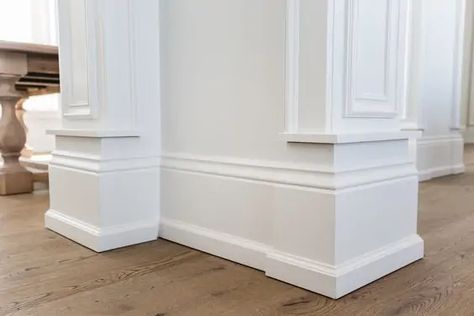 Shoe Molding vs Quarter Round – Everything You Need to Know ⋆ Shoe Molding Baseboard, Flooring Remodel, Tall Baseboards, Base Shoe Molding, Base Boards, Baseboard Styles, Trim Moulding, Quarter Round Molding, Baseboard Trim