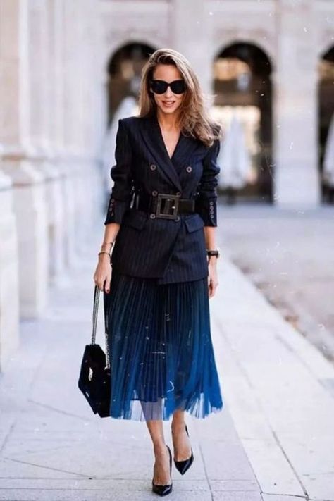 New Look Dior, Rok Plisket, Pleated Skirt Outfit, Cooler Look, Spring Outfits Women, Winter Mode, 가을 패션, العناية بالشعر, Mode Style