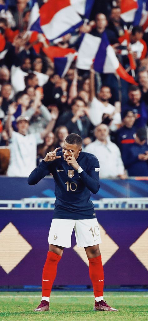 Kylian Mbappe World Cup, Mbappe World Cup, Mbappe Real Madrid, Ronaldinho Wallpapers, France Wallpaper, Most Handsome Man, Football Players Photos, Messi Photos, Real Madrid Wallpapers