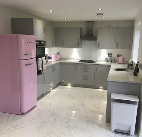 Pink Smeg Fridge, Smeg Kitchen, Smeg Fridge, Dream Apartment Decor, Dream Kitchens Design, Future Apartment Decor, التصميم الخارجي للمنزل, Kitchen Home Decor, Dream House Rooms