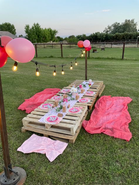 Strawberry Themed Party, Strawberry Picnic, Birthday Sleepover Ideas, Party Backyard, 7th Birthday Party Ideas, Backyard Birthday Parties, Picnic Birthday Party, 5th Birthday Party Ideas, Girl Sleepover