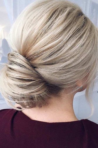 Elegant Blonde Bun For A Special Event #updo #bun Chignon Bun, Smart Casual Hairstyles, Casual Bun, Easy Chignon, Blonde Bun, Cute Bun Hairstyles, High Bun Hairstyles, Elegant Bun, Chignon Hair