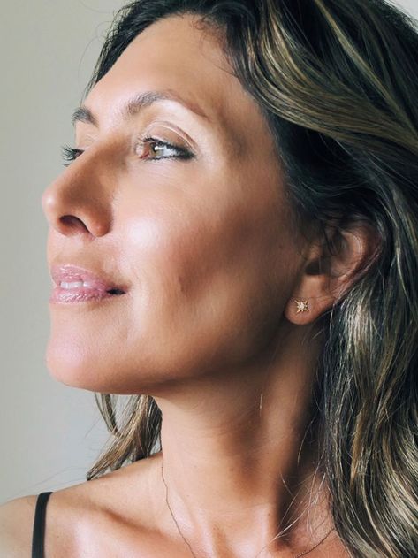 A 54-Year-Old Shares 9 Beauty Products That Make Her Look 10 Years Youngervia @WhoWhatWear Natural Face Oil, Clean Beauty Products, Glowy Skin, Clean Skincare, Natural Face, Top Beauty Products, Years Younger, Face Oil, Clean Beauty