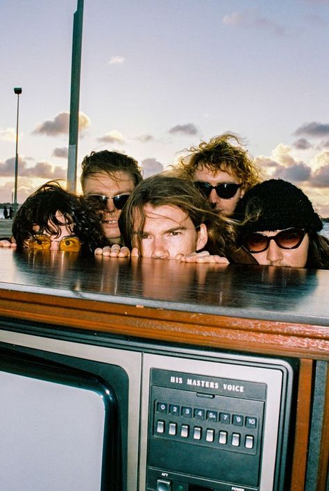 Band Posing Photo Shoot, Indie Photography Vintage, Band Film Photography, Cover Band Photography, Fisheye Band Photo, Vintage Band Photoshoot, Iconic Band Photos, 90s Band Photos, Grunge Band Photoshoot