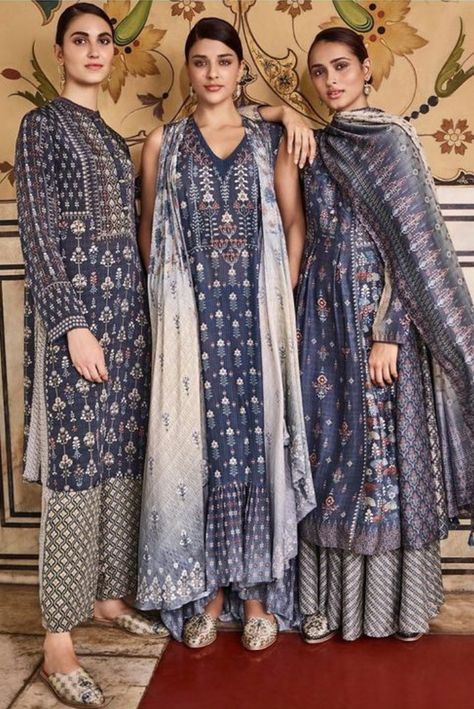 Manish, Ajrak Print, Style Kurti, Cotton Kurti Designs, Desi Clothes, Kurta Designs Women, Indian Attire, Indian Outfit, Indian Designer Outfits