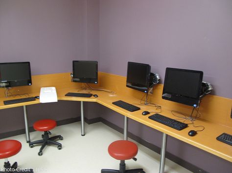 ILSC Computer Lab Computer Laboratory Design, Computer Room Decor School, Computer Room Decor, School Computer Lab Design, School Computer Room, Lab Komputer, Computer Lab Design, Computer Lab Decor, School Computer Lab