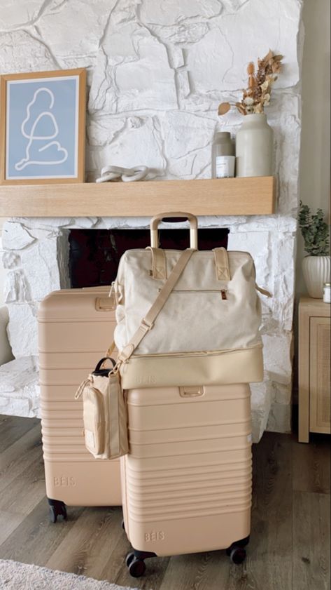 Organisation, Luxury Luggage Aesthetic, Beis Luggage Aesthetic, Airport Aesthetic Luggage, Beis Suitcase, Classy Luggage, Elise Aesthetic, Cream Luggage, Beis Luggage