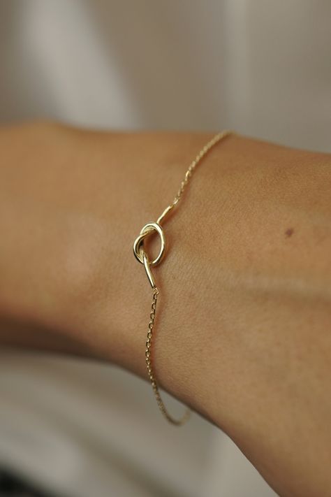 Unique Gold Bracelet For Women, Old Money Jewelry, Minimalist Accessories Jewellery, Bracelet Tie, Love Knot Bracelet, Gold Knot Bracelet, Delicate Gold Bracelet, Gold Minimalist Jewelry, Knot Jewelry