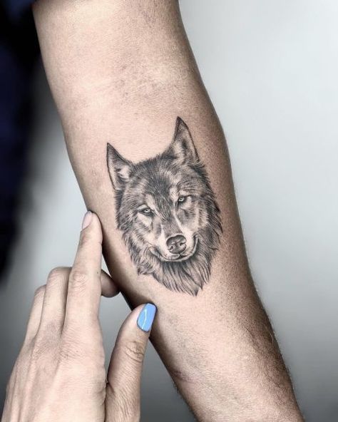 Masculine Tattoo, Grey Wolf Tattoo, Wolf Paw Tattoos, Wolf Tattoo Forearm, Lone Wolf Tattoo, Wolf Tattoos For Women, Wolf Tattoo Ideas, Animal Tattoos For Men, Small Wolf Tattoo