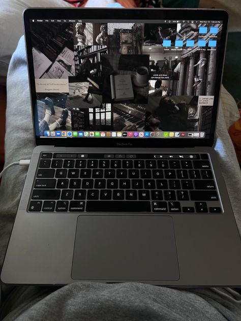 Macbook Pro 13 Inch Aesthetic, Macbook Aestethic, Macbook Pro 13 Inch Wallpaper, Macbook Pro Snap, Macbook Pro 13 Inch Wallpaper Aesthetic, 13 Inch Wallpaper, Macbook Pro Aesthetic, Macbook Decoration, Best Bullet Journal Pens