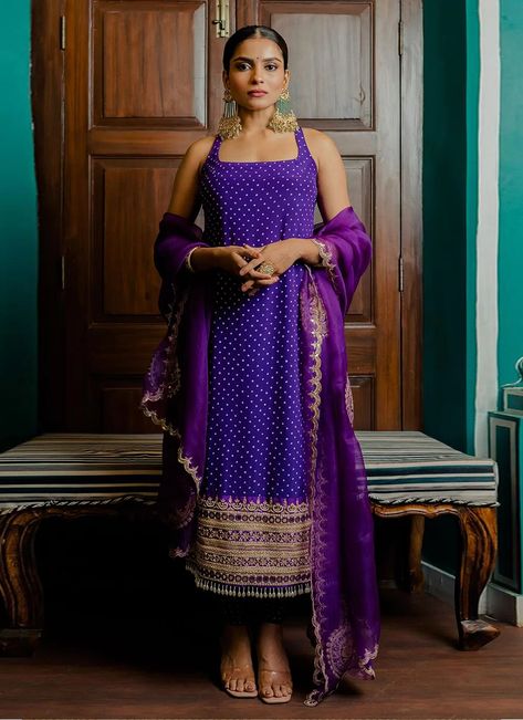 #sequinsworksuit #festivalsuit #satinfabricsuit #purplecoloursuit Suit Designs Indian Style, Suits For Women Indian, Celana Fashion, Bandhani Dress, Purple Suits, Gaun Fashion, Traditional Indian Dress, Desi Fashion Casual, Indian Dresses Traditional