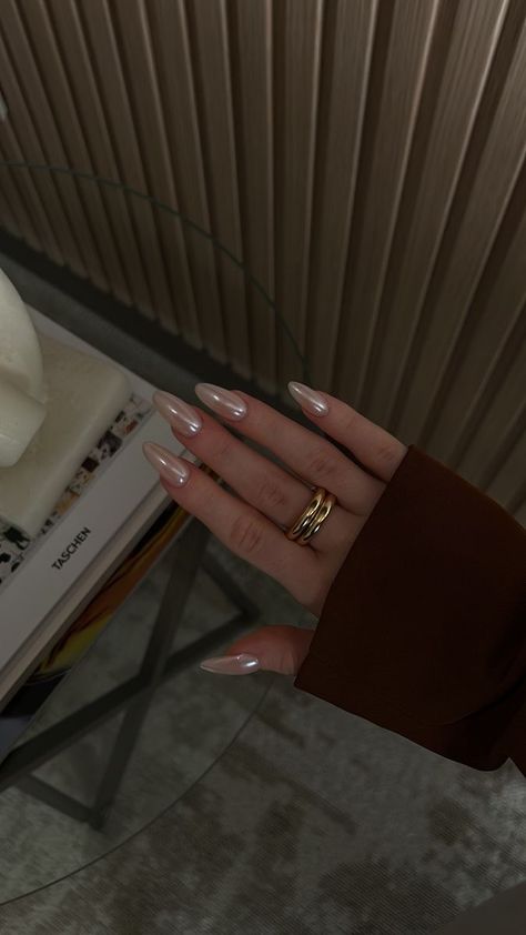 Europe Nails, Graduation Nails, Cream Nails, Almond Nails Designs, Pearl Nails, Simple Acrylic Nails, Nagel Inspo, Almond Acrylic Nails, Clean Nails