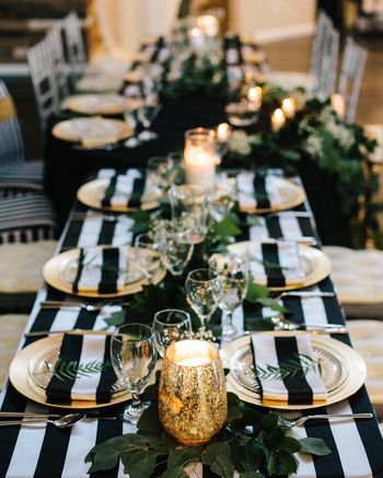 black and white wedding table setting Black And White Stripe Tablecloth, Black And White Striped Table Decor, Black And White Striped Tablecloth, Black White Gold Table Decorations, Fiestas Black And White, Black White And Gold Birthday Decoration, Black And White Centerpieces For Party, Black And White Tablescapes, Black And Gold Table Decor